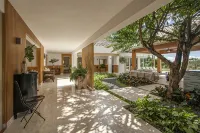 ATTRACTIVE RATES JUST REMODELED  - Near Beach 4 BD Amazing Golf View Villa Hotels in 