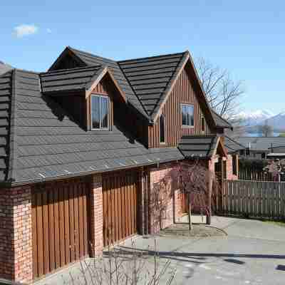 Enviable downtown Wanaka location. Room for up to 9 guests Hotel Exterior