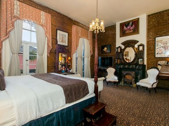 Lafitte Hotel & Bar