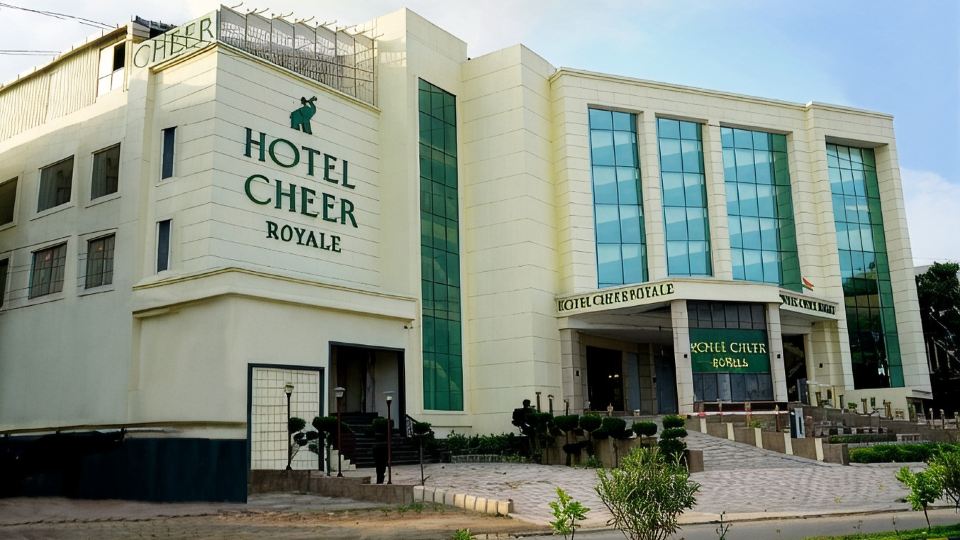 Hotel Cheer Royale