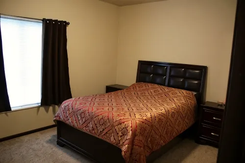 Cozy 2-bedroom condo in Waterloo south side with AC, WiFi & cable TV - Homestays