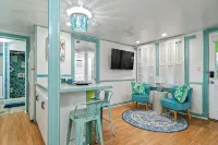 Walk Downtown; Beach 1.1 Miles, Bar, Karaoke, Family Friendly, Jimmy Buffet Vibe - 2 星級