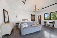 La Bella Vita (The Beautiful Life) 5+ Bedrooms - Homestays