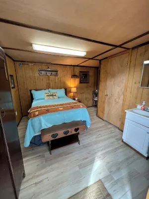 Hilltop Hideaway on Lake Darbonne - 샬레 호텔