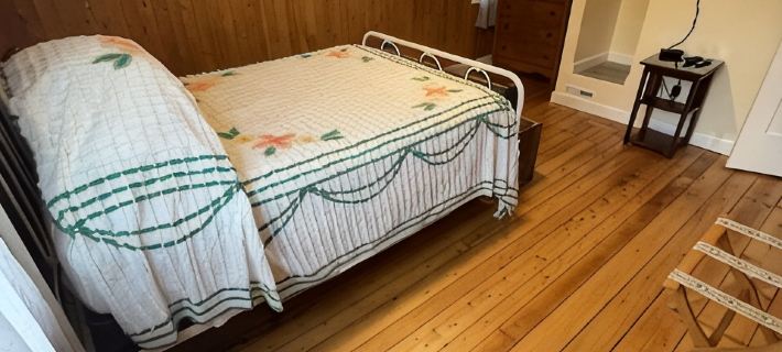 6 houses away from quiet beach! Minutes from the heart of Onset & Cape Cod Canal Hotels in Wareham