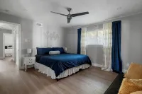 Sleeps 20 w Heated Pool & Billiards by Dal Airport - สระว่ายน้ำส่วนตัว