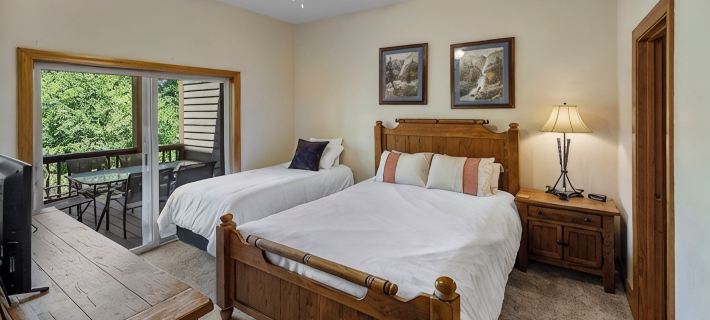 Large & Luxurious Condo in Smoky Mountain Country Club with Washer & Dryer! Hotels in Swain County