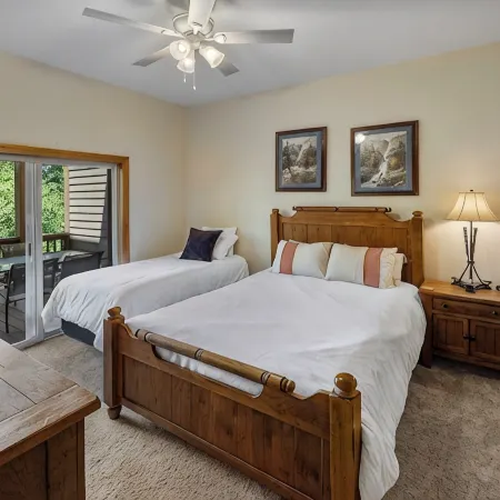 Large & Luxurious Condo in Smoky Mountain Country Club with Washer & Dryer!