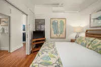 Rare Find w/ 2 AC! Newly renovated condo #128, ground flr, 3-4 min walk to beach - gimnasio