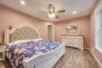 8 BEDROOM 5K Sq Ft Can Sleep 30, Minutes to Slopes and Lake, W/ VOLLEYBALL COURT - 4-Star