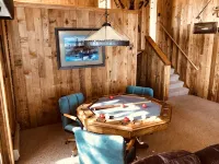 Great ski in/ ski out mountain cabin for families or friends - 4 ดาว
