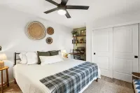 Gameroom • Kids Obstacle Course • Fire pit • Grill - Swimmingpools