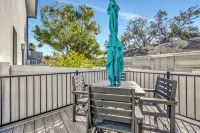 Coastal Retreat in Downtown Dunedin w/ Yard+Grill - 4-Sterne