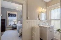 BEAUTIFUL village apt.  Walk to river, shops, eateries. Great for getaway / work - 4-Star