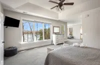 Sunrise Villa - 7000 sf: 5 king/1 queen/7 single beds, heated pool, great views - Boutique