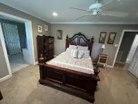 Come and stay at our waterfront 3200 sq ft Guest House! - Homestays