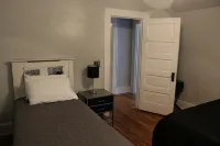 Whole House, 5 minutes by car to OU, 2 Bedroom, 1.5 bath, Smart TV, FREE Wi-Fi - 3-Star