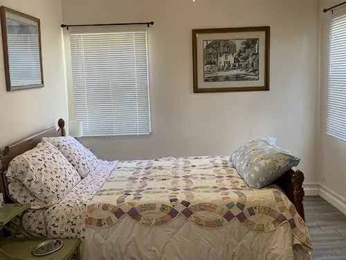 The Iowa Auntie’s 👩🏼‍🌾Quirky Little Shanty.  Better than staying with family! 😉 - Homestays