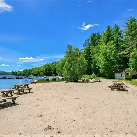 Cabin between Two Lakes -Private Beach on Moose Pond Minutes to Pleasant Mt Ski