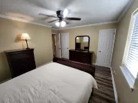S2. Lakeside home in Historic Scottsboro - 3-Star