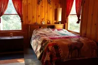 Ponderosa Cabin ~ rustic comfort + WiFi by Sequoia & Kings Canyon National Parks - Chalets