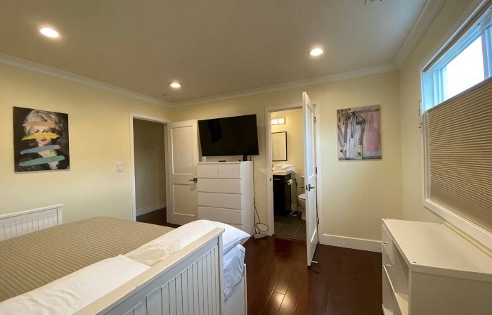 Luxury Carbon Neutral 4-Suite Home w/ Pool, Laundry