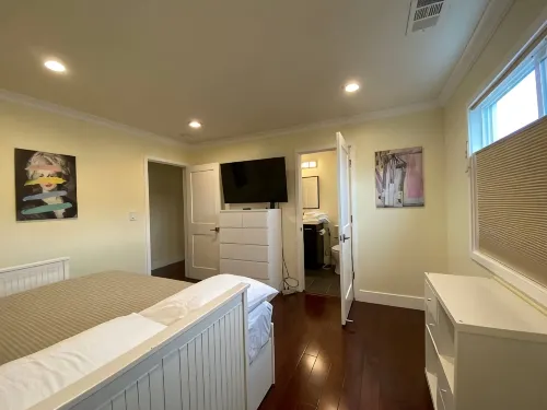 Luxury Carbon Neutral 4-Suite Home w/ Pool, Laundry - Pools