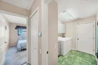 RUM CAY GETAWAY: South facing waterfront home, private pool/spa, bar, and dock. - 3つ星