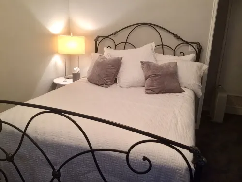 Clean Modern Home,Cozy MINUTES to Airport  and Downtown - 2 stjerner