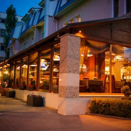 Luna Hotel