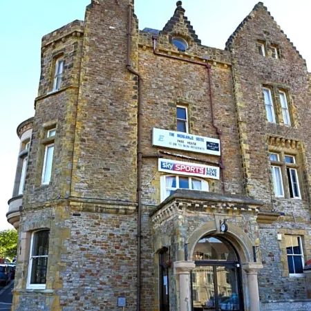 Highlands Hotel and Bar