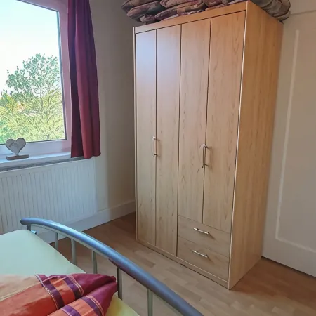 Cozy apartment centrally located with separate entrance and parking. Hotels in Jever