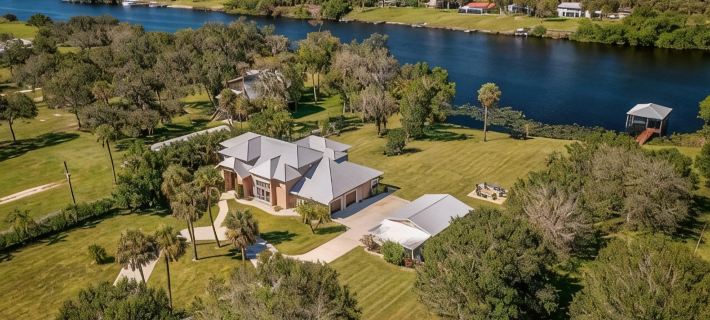 River Bank Hideaway, "Go With The Flow" RIVERFRONT 3 Acres- "Heated Pool/Spa" Hotels in Hendry County