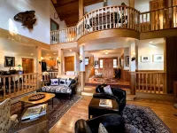 Camp Bear Claw, private home on the shores of Oseetah Lake. - 4-Star