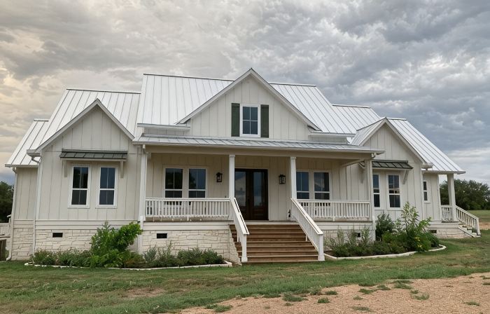 Spacious 4 Bedroom House - 3/4 Mile to Round Top Center!