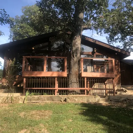 Twelve Oaks Resort - 1/4 mile from Lake Norfork Marina