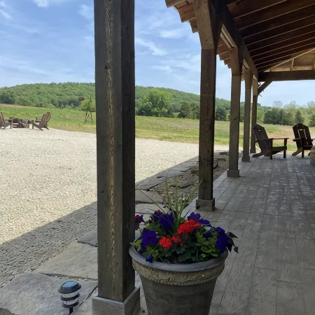 LODGE AT SADDLE RIDGE. Just five minutes from Hermann.