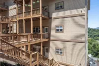 Finely Appointed Mtn Condo in Gated Resort, Only 4 Steps to get in, GREAT VIEW! - 수영장