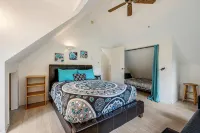 Idlyllic riverfront 2-bed cabin with hot-tub close to Stevens Pass and hiking - 4-Star