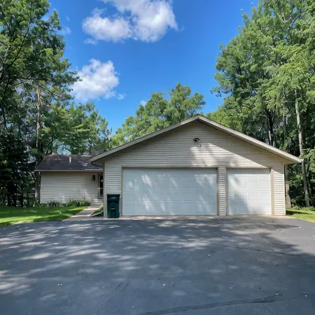 Escape to Paradise: Your dream vacation awaits in our stunning lakefront rental!