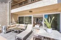 Malibu 2-bedroom designer furnished condo with AC. Central to everything! - Boutique