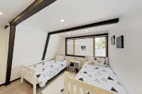 Modern Gambrel Cabin Near Ski Resorts - Chalets