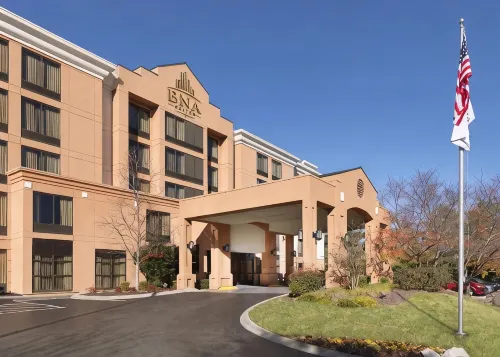 BNA SUITES by IHG - Airport Shuttle