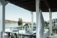 Grapeview- Luxury Waterfront Home w/ Hot Tub - 4성급