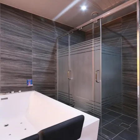 Jade Hotel