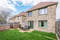 Stylish 4-br House With 3 Ensuite Free Parking - 2-Star
