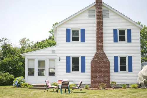 Spacious Yard and View of Long Island Sound- Walk to Secluded Beach! - Wifi