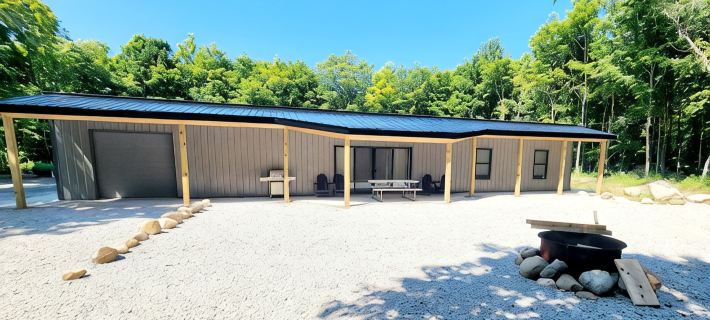 Barndominium on H-58 Near Pictured Rocks Attractions Hotels in Munising Township