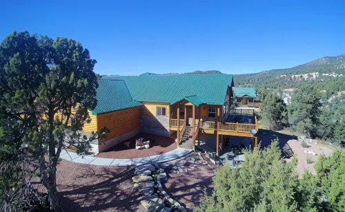 “Luxury Cabin Minutes from Zion East Entrance Views & Hot Tub” - Pools