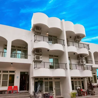 muhu Hotels near Yilan Sancing Temple